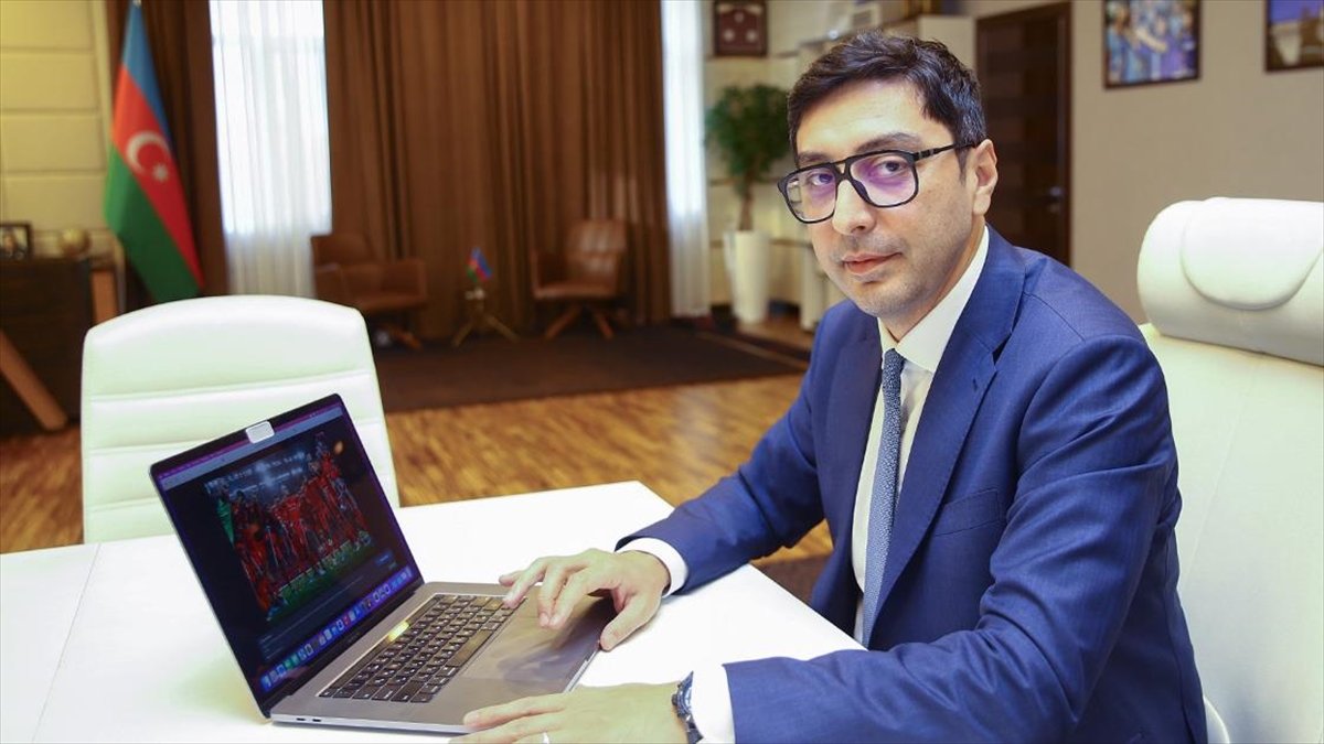 Azerbaycan Gençlik ve Spor Bakanı Gayıbov, oyunu “Hakkari'de festival havası” fotoğrafından yana kullandı