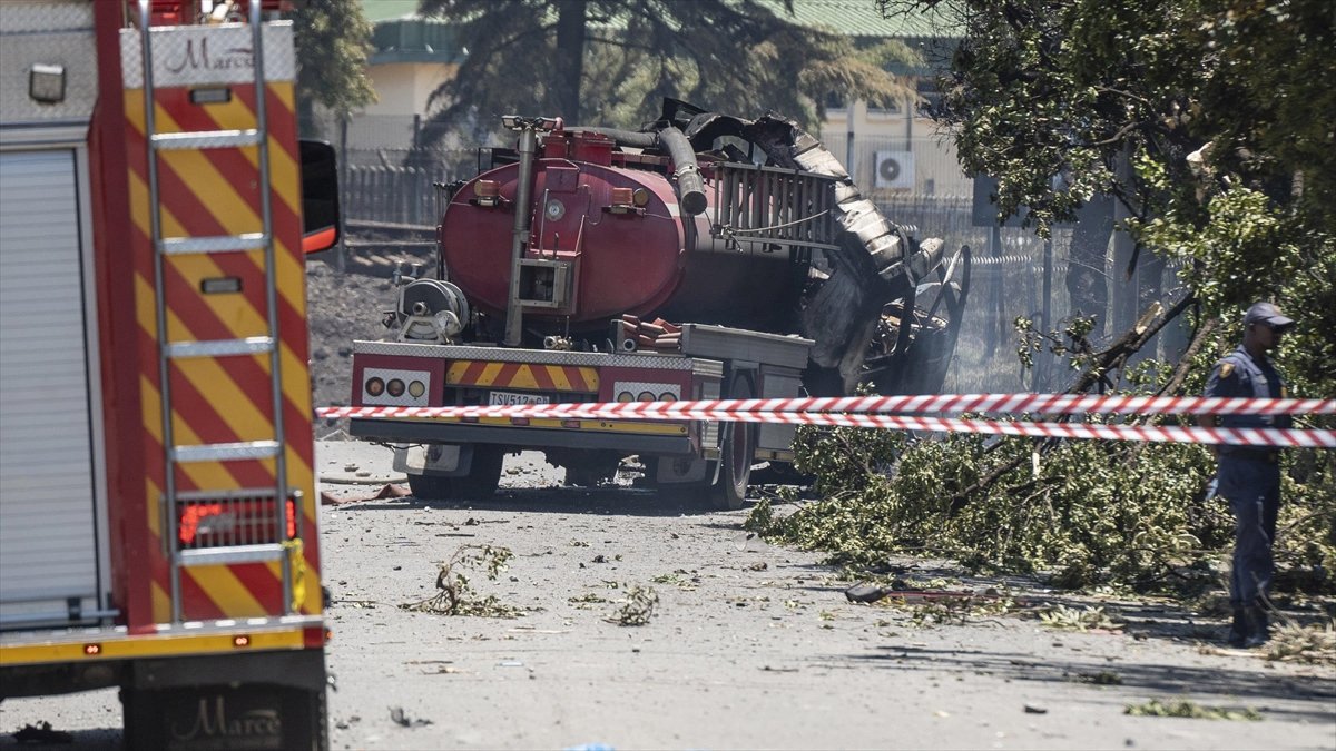 Güney Afrika'da akaryakıt tankerinin patlaması sonucu 10 kişi öldü
