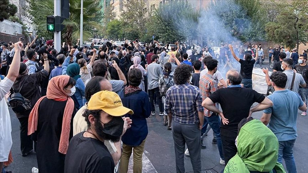İran, kadınların başrolde olduğu protestolar, yaptırım ve ekonomik sıkıntılarla 2022'yi geride bıraktı