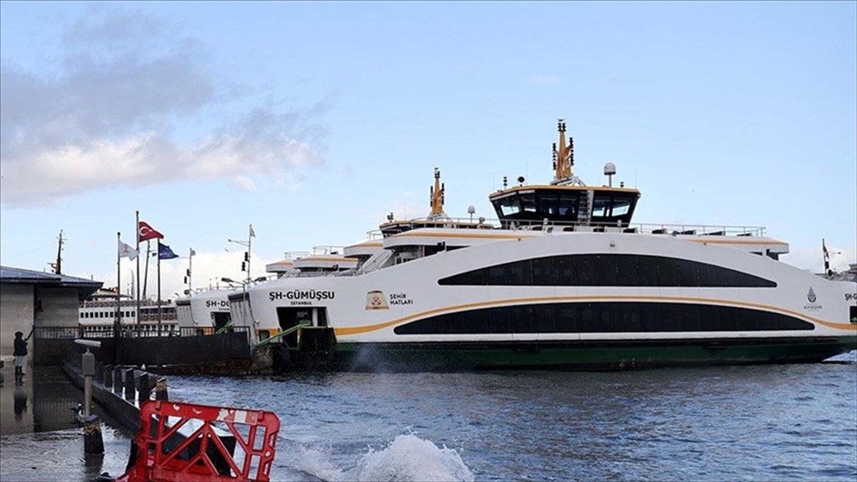 İstanbul'da vapur seferlerine lodos engeli