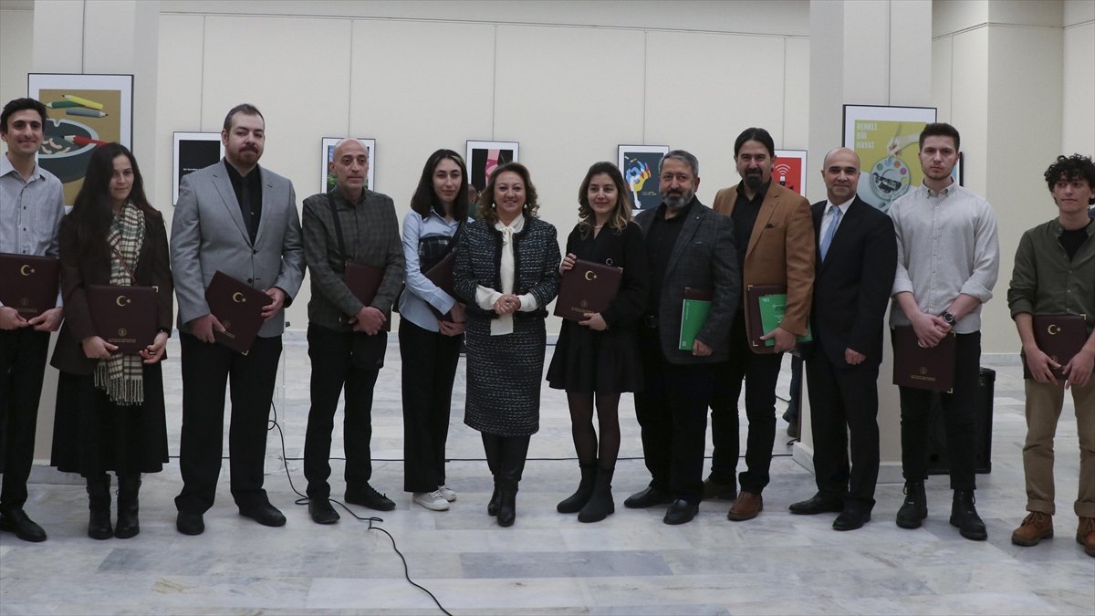 Kültür ve Turizm Bakanlığının “Genç Sanat: 5. Afiş Tasarım Yarışması”nda ödüller sahiplerini buldu