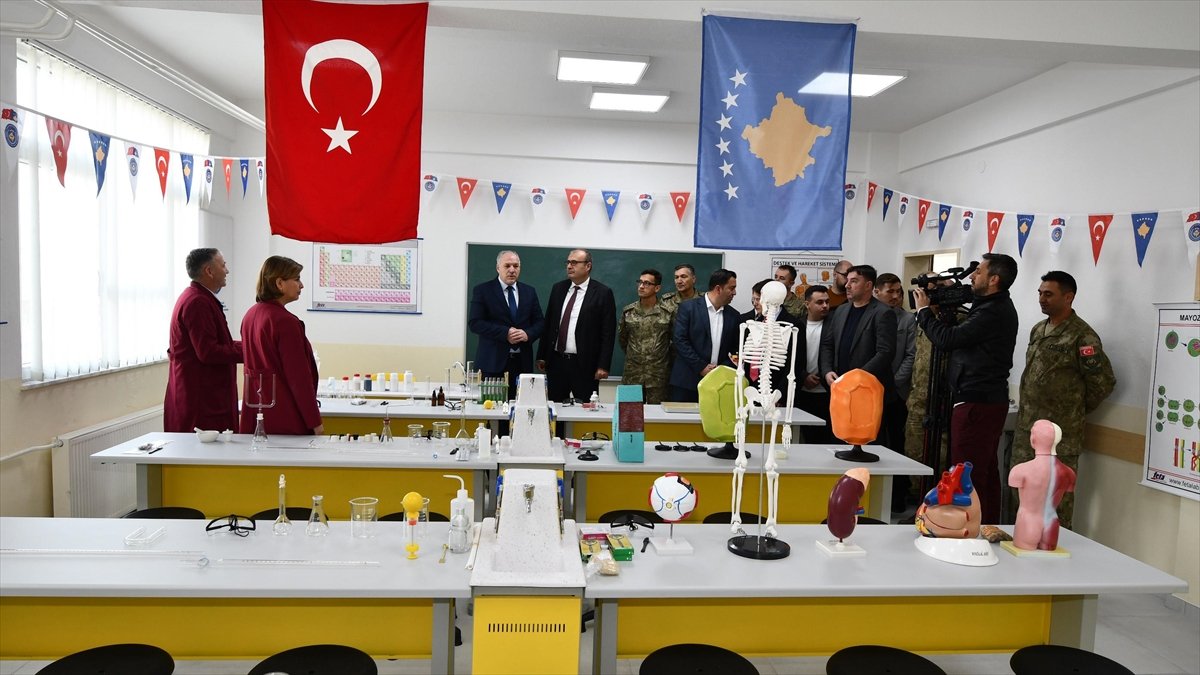 Türk askerinden Kosova'ya eğitim alanında destek