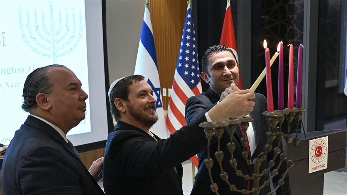 Türk kökenli Yahudiler Hanuka Bayramı'nı ilk kez New York'taki Türkevi'nde kutladı