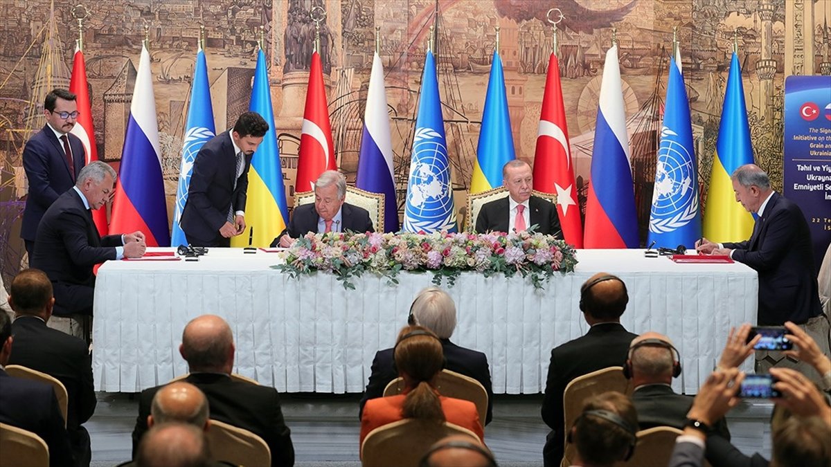 Uluslararası etkinlikler ve arabuluculuklarla Türkiye 2022'de diplomasinin kalbi oldu