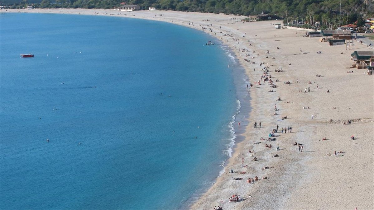 Antalya ve Muğla'ya 2022'de 16 milyonun üzerinde turist geldi