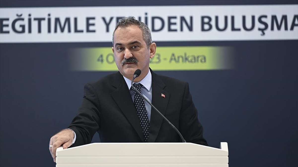 Bakan Özer, okullarda kaydı bulunmayan öğrenciler için kurulan takip sistemini tanıttı