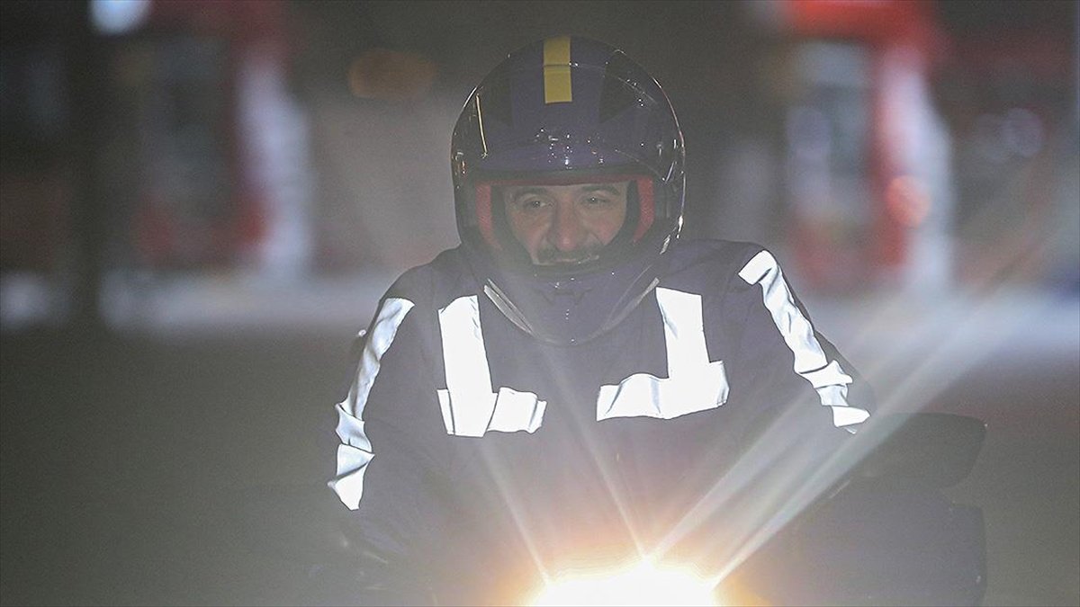 Bakan Varank, yeni yıla motosikletli kuryelerle girdi