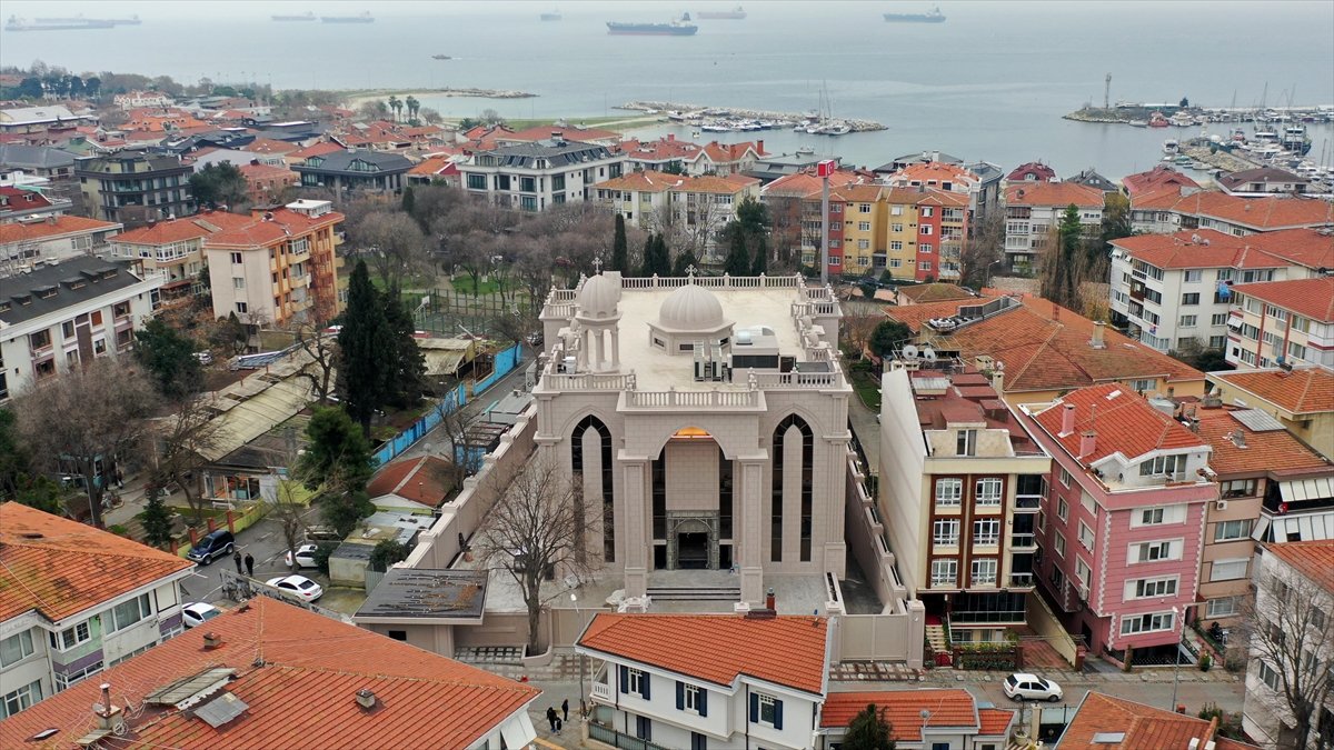 Cumhuriyet tarihinin ilk kilisesinde açılış için son eksikler gideriliyor