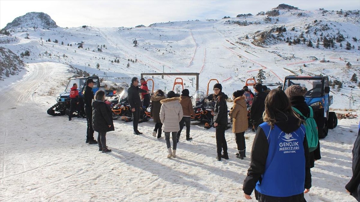 Dezavantajlı çocuklar karne sevincini Kartalkaya'da yaşadı