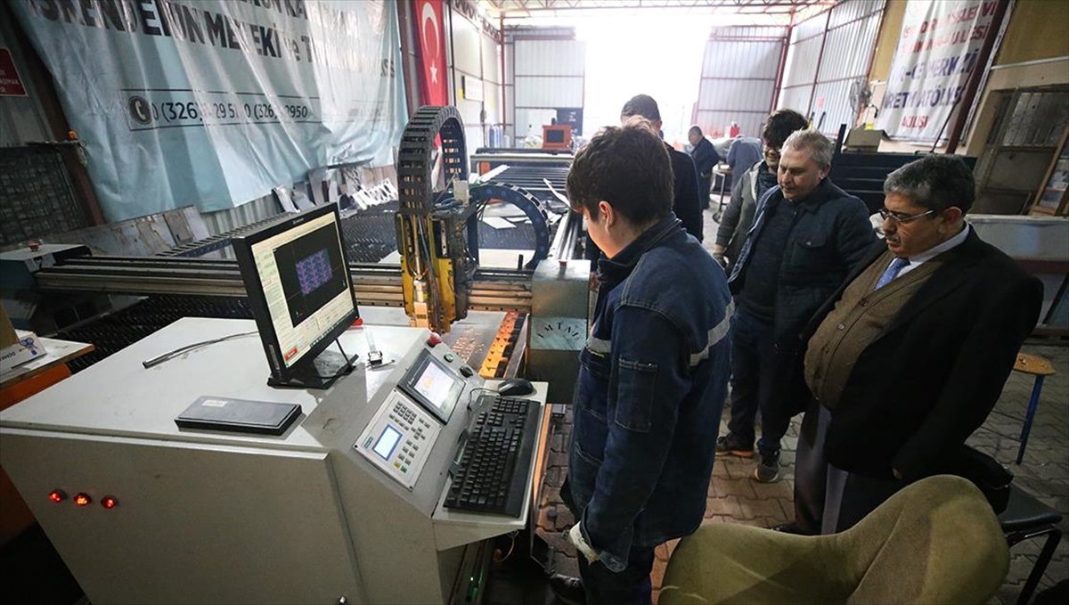 Hatay'da “fabrika gibi çalışan okul” 11 milyon lirayı aşkın ciro yaptı
