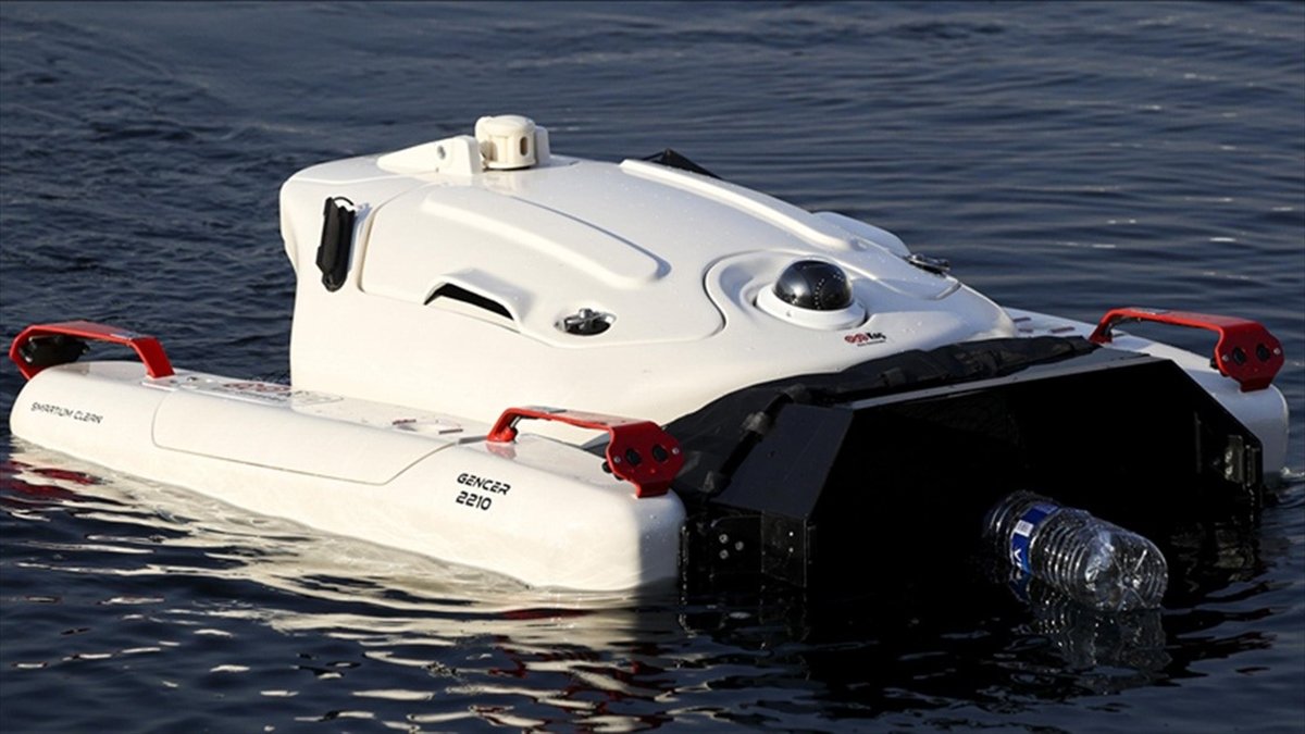 İnsansız su üstü robotu denizleri temizlemeye başladı