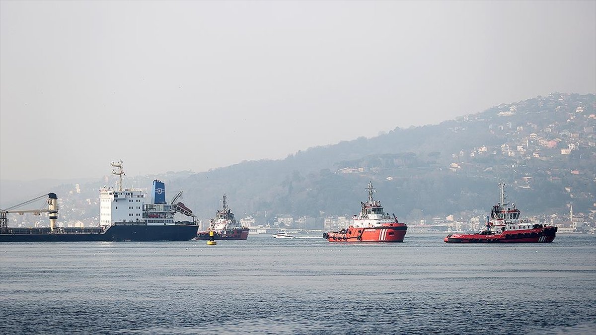 İstanbul Boğazı'nda geçici olarak askıya alınan gemi trafiği açıldı