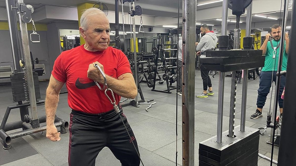 Lübnanlı 78 yaşındaki vücut geliştirme sporcusu “yaşlılığa” meydan okuyor