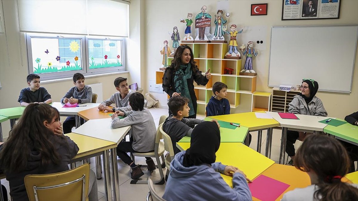 Şehit Oğuzhan Yaşar İmam Hatip Ortaokulu öğretmenlerinden “Z kuşağını yakalama” projesi