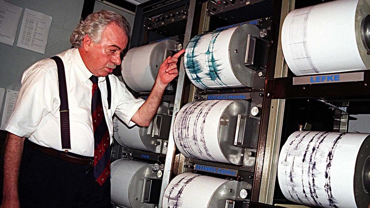 Türk halkının “Deprem Dedesi” Ahmet Mete Işıkara, vefatının 10. yılında anılıyor