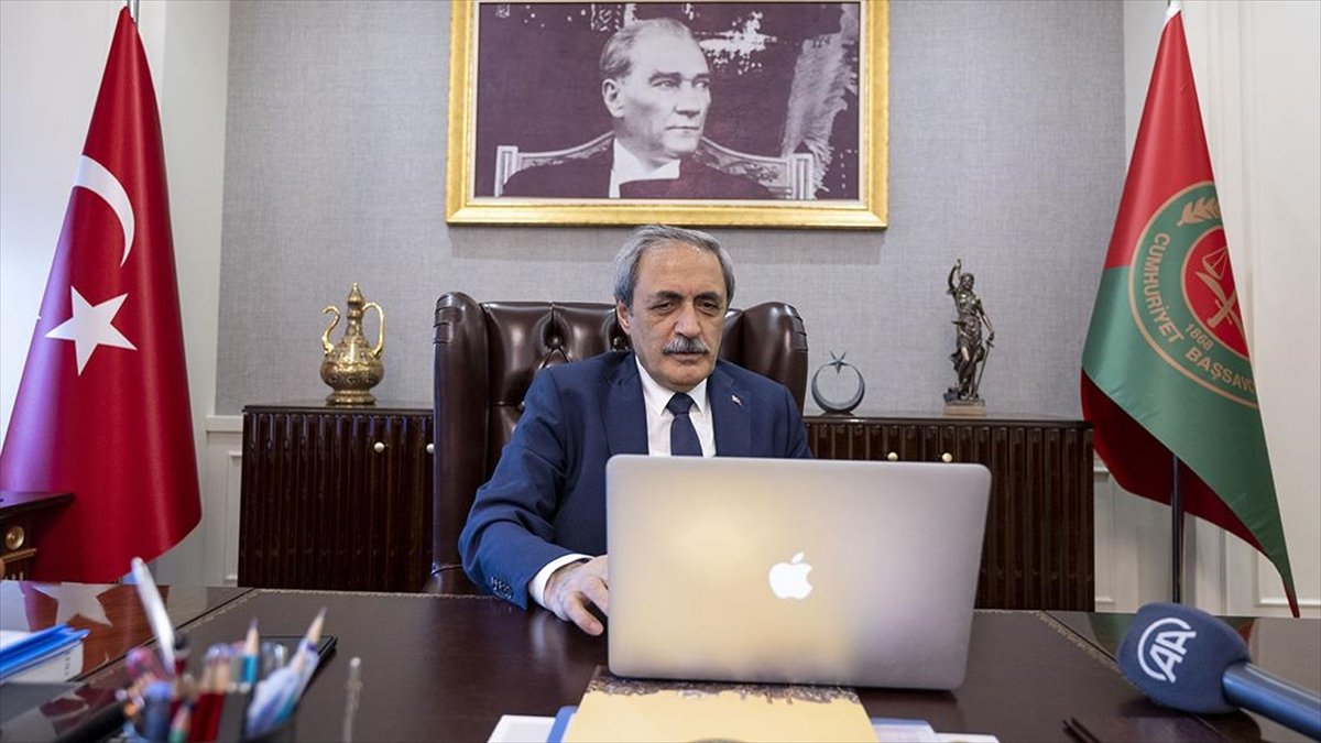 Yargıtay Cumhuriyet Başsavcısı Şahin, Yılın Fotoğrafları” oylamasında “Şampiyonlar”fotoğrafına oy verdi