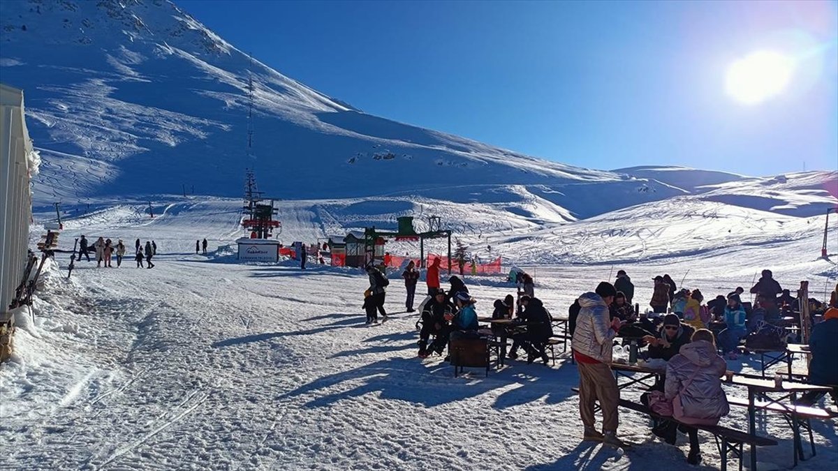 Yarıyılda tatilcilerin kayak tercihi Antalya oldu