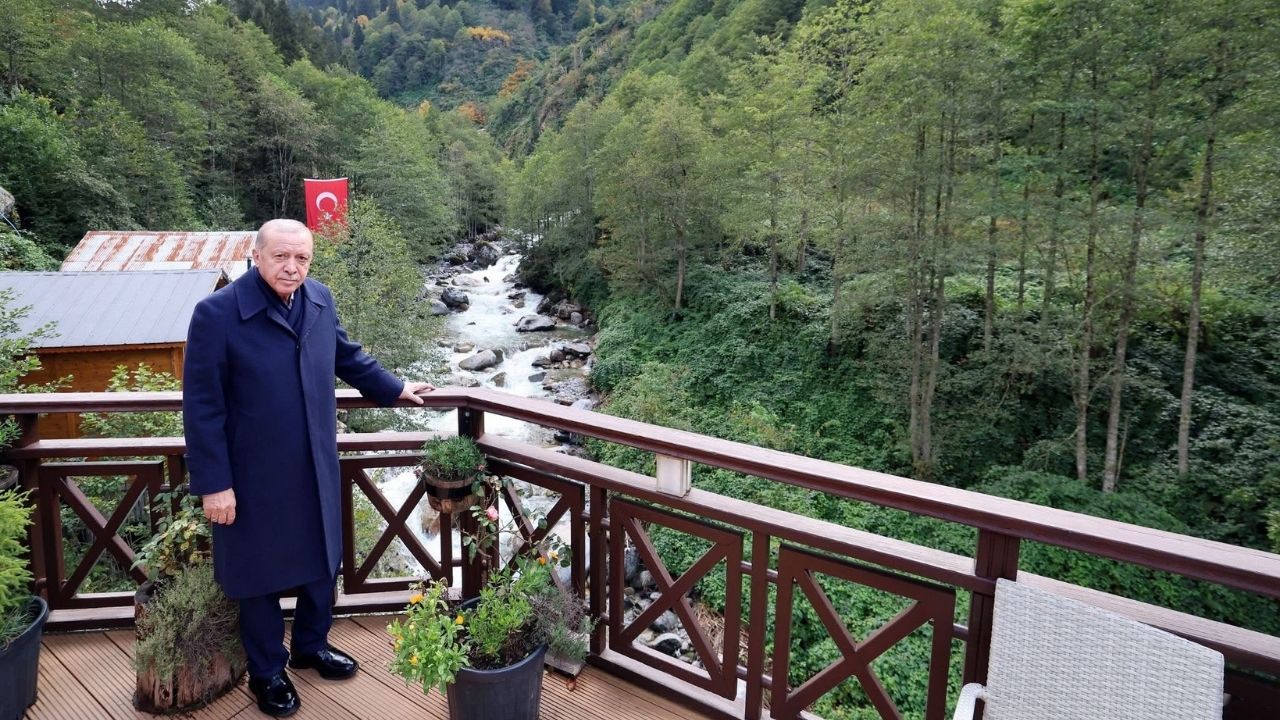 Cumhurbaşkanı Erdoğan Ayder Yaylası’nda sel hasarını inceledi