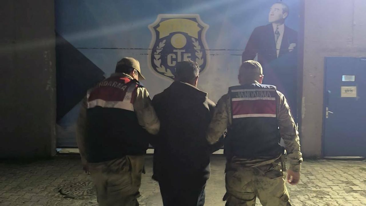 Kars'ta dolandırıcılık suçundan 7 yıl 6 ay kesinleşmiş hapis cezası bulunan şahıs yakalandı