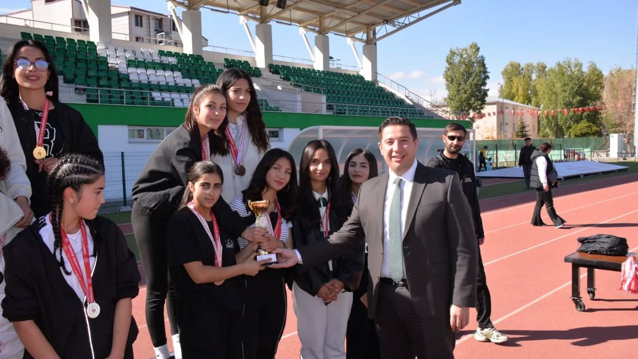 Okul Sporları Atletizm Yarışları Kars’ta amamlandı