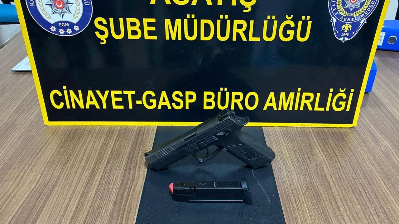 Kars’ta asayiş uygulamalarında, ruhsatsız silahlar ve çeşitli suç unsurları ele geçirildi