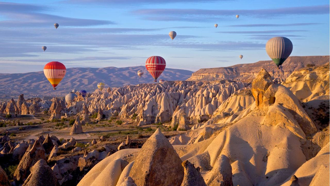 Kapadokya’da rüzgar engel oldu: Balon turları üçüncü günde de iptal