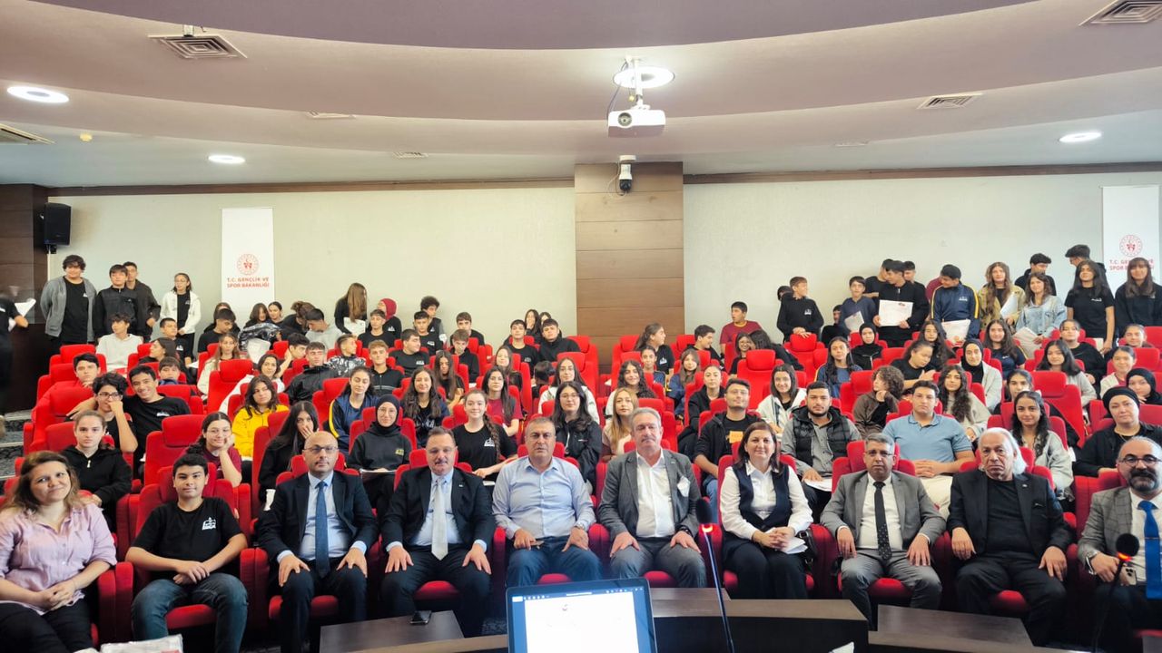 Gençlerin kriz iletişimi Hatay’da masaya yatırıldı