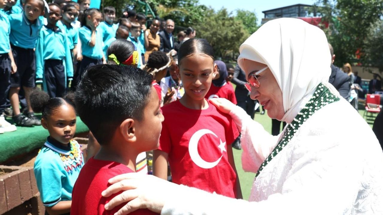Emine Erdoğan: Afrikalı çocuklarımızla buluşmaktan mutluluk duydum