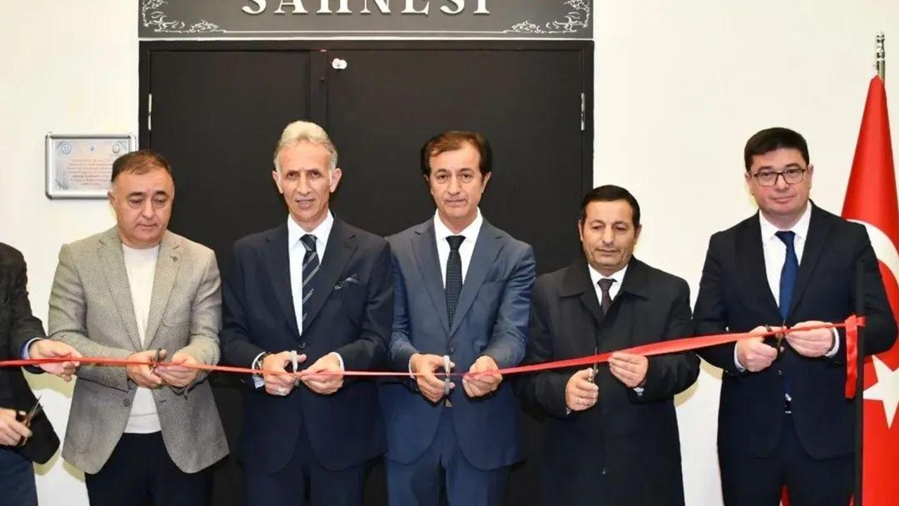 Kafkas Üniversitesi, Türk ve İslam dünyasının ilk tiyatro yazarı "Mirza Fetali Ahunzade Sahnesi"ni açtı