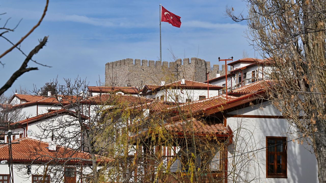 Ankara Kalesi tarihi dokusuna kavuştu, tarihsel dokusuyla 240 yapı Ankara’ya yeniden kazandırıldı