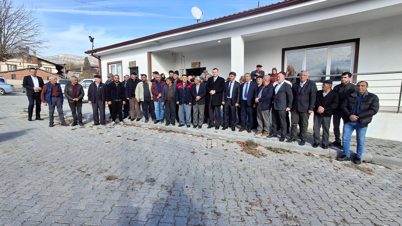 AK Parti İlçe başkanı Halil Etili, Çantırlı halkını dinledi