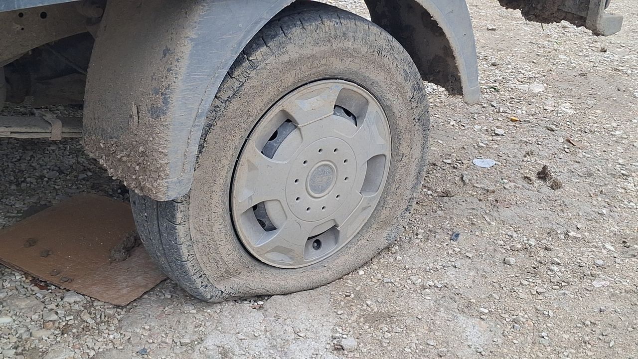 Beypazarı'nda çok sayıda aracın lastiği kesildi