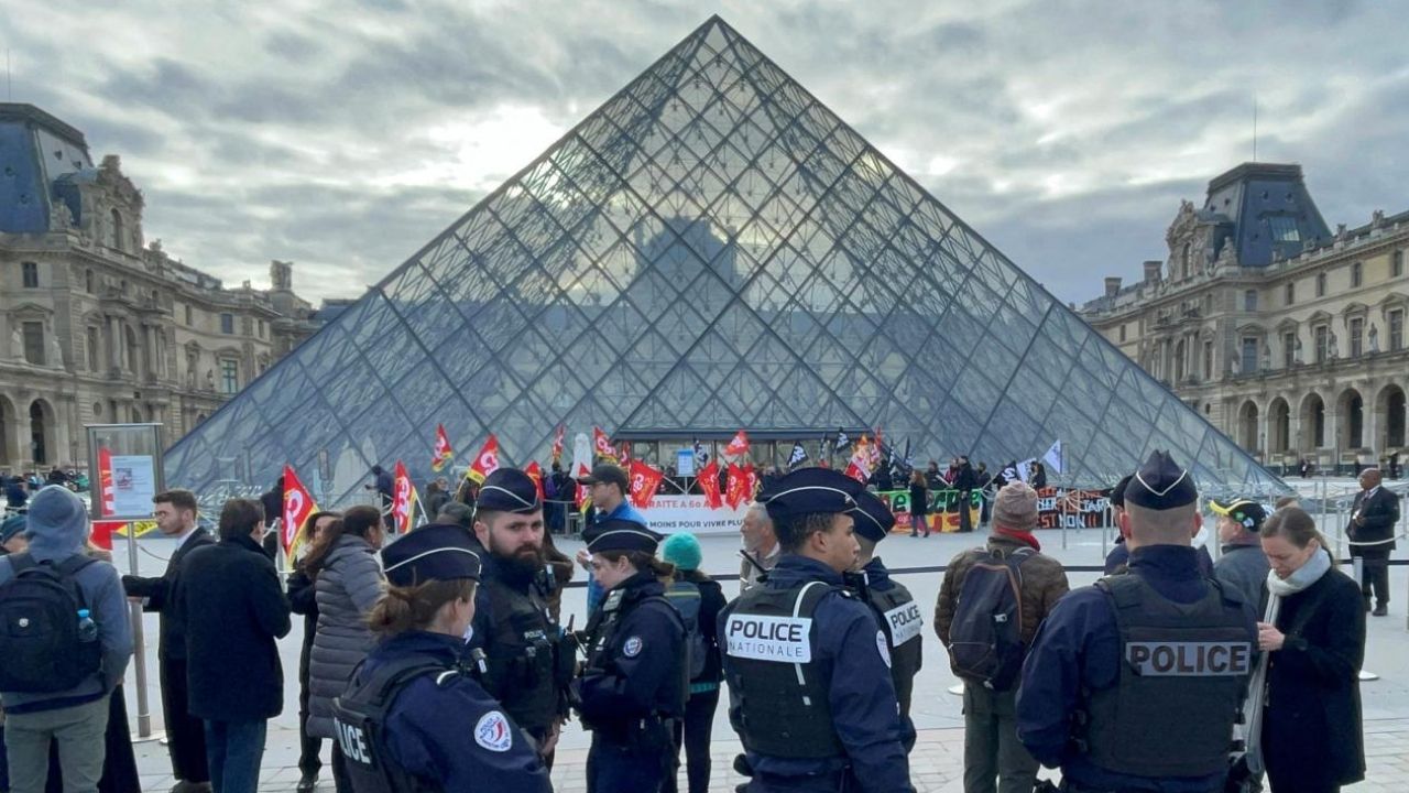 Louvre Müzesi kapanma tehlikesiyle karşı karşıya