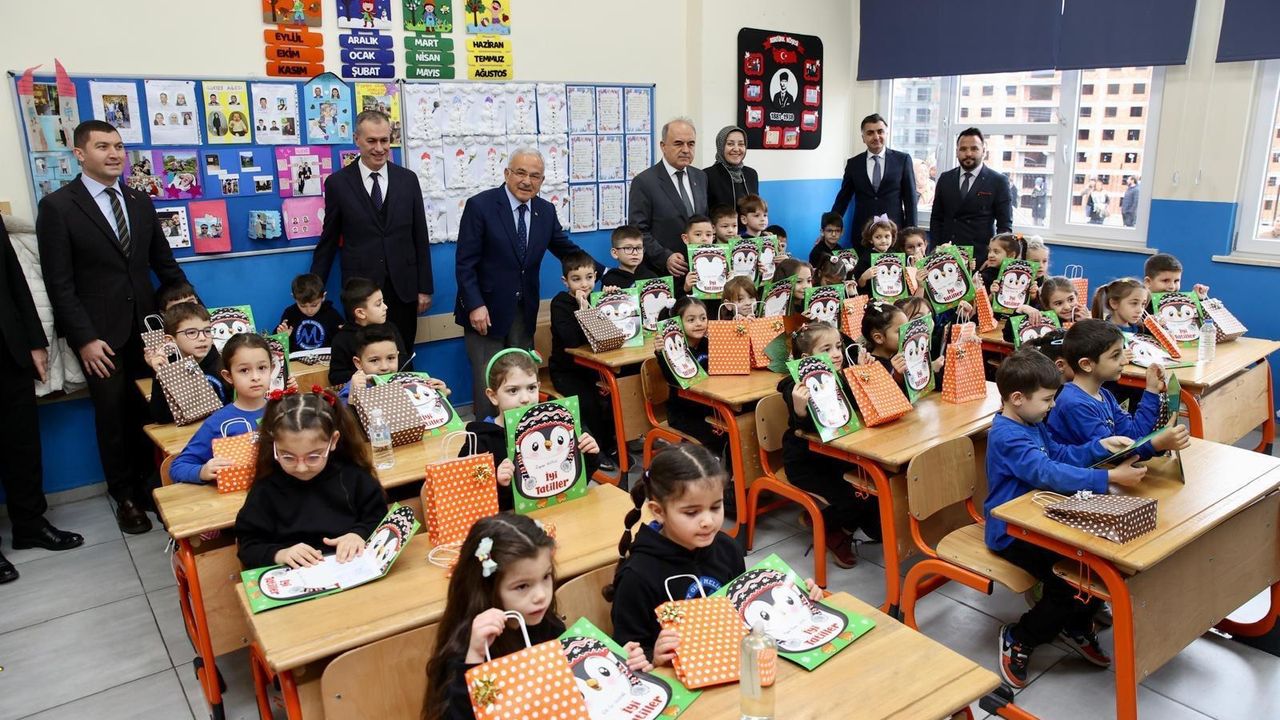 Başkan Güler öğrencilerin karne sevincine ortak oldu