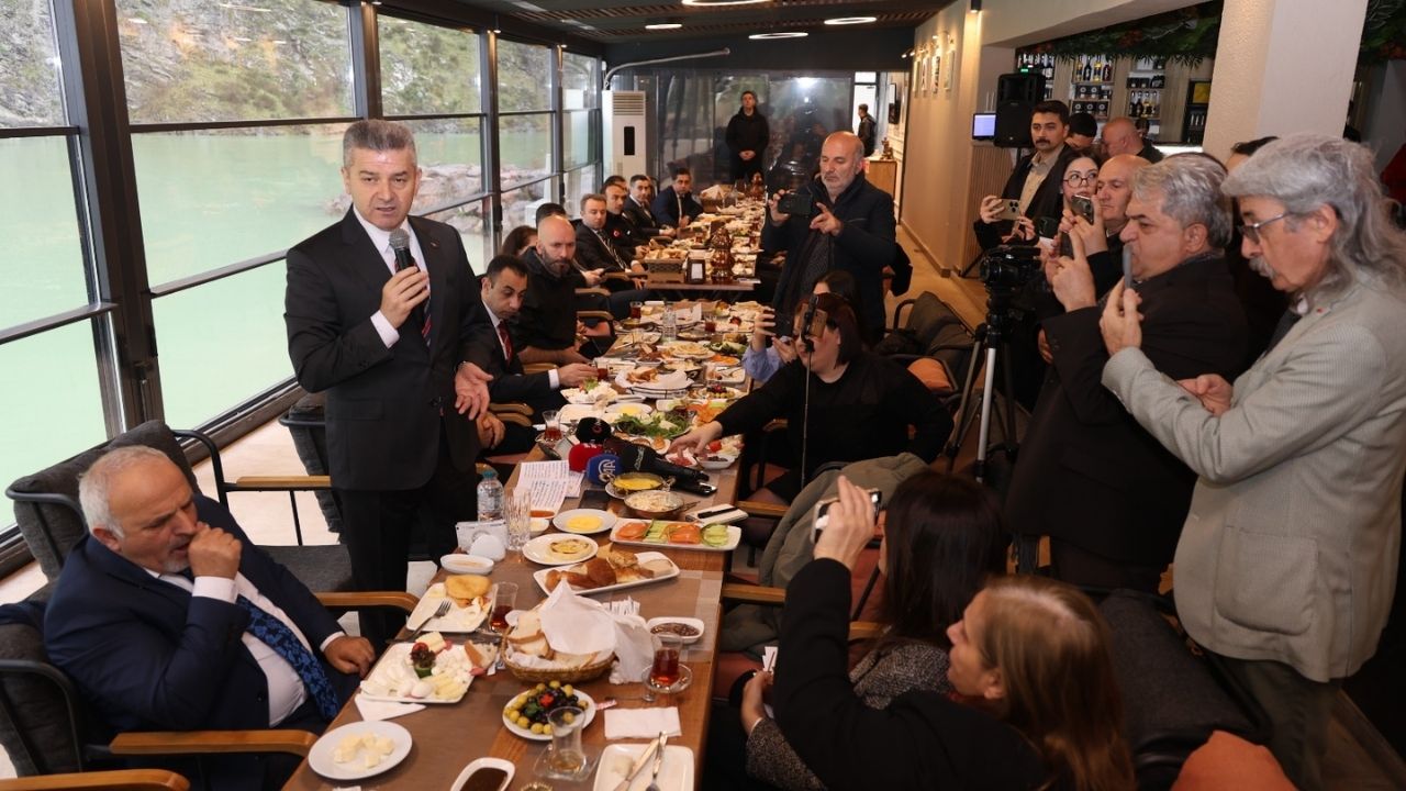 Artvin Valisi Turan Ergün gazetecilerle bir araya geldi