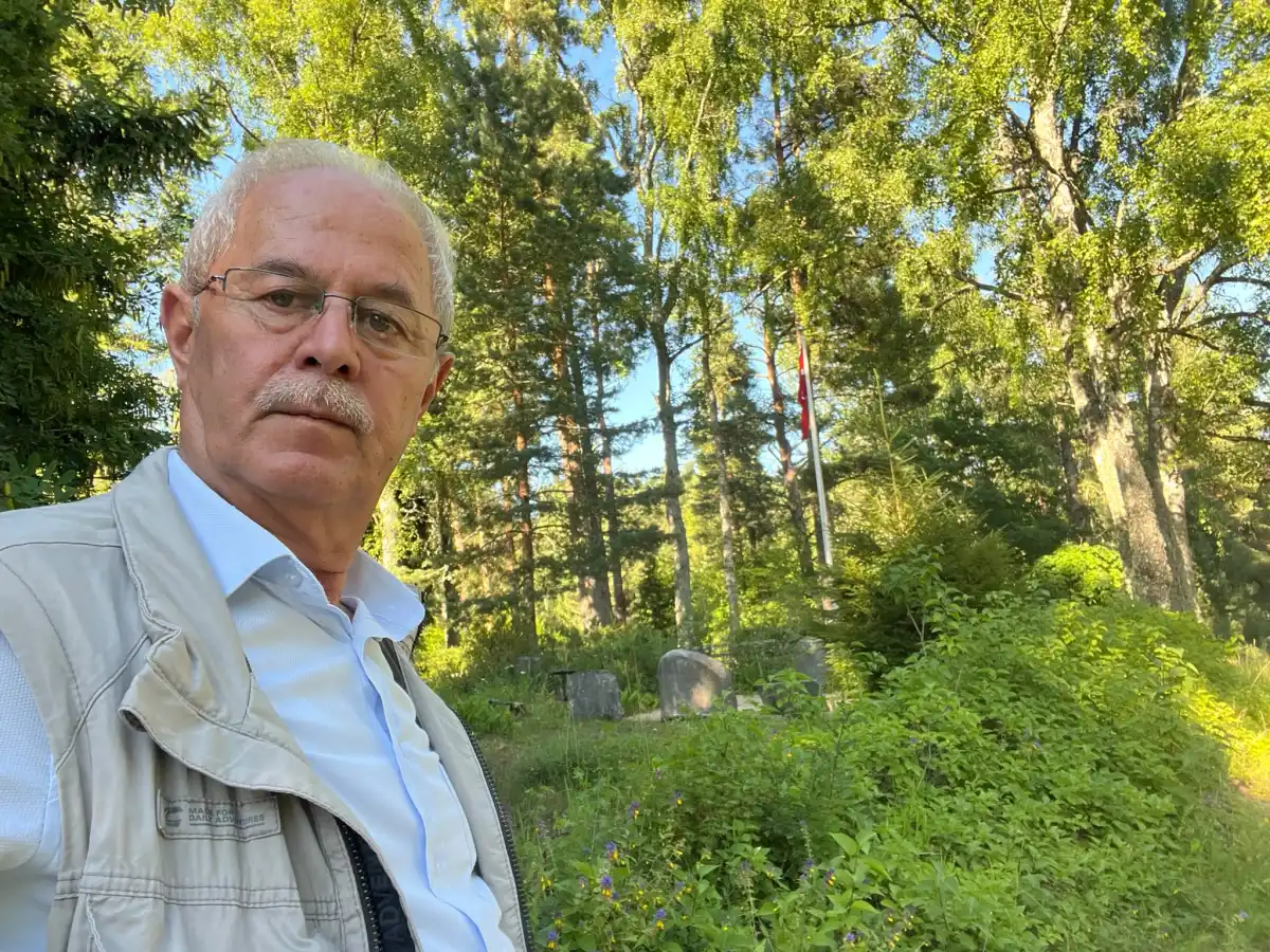 TİMBİR Politika Danışma Kurulu Başkanı Kahraman'dan Estonya’daki Rakvere Türk Şehitliği’nden canlı yayın