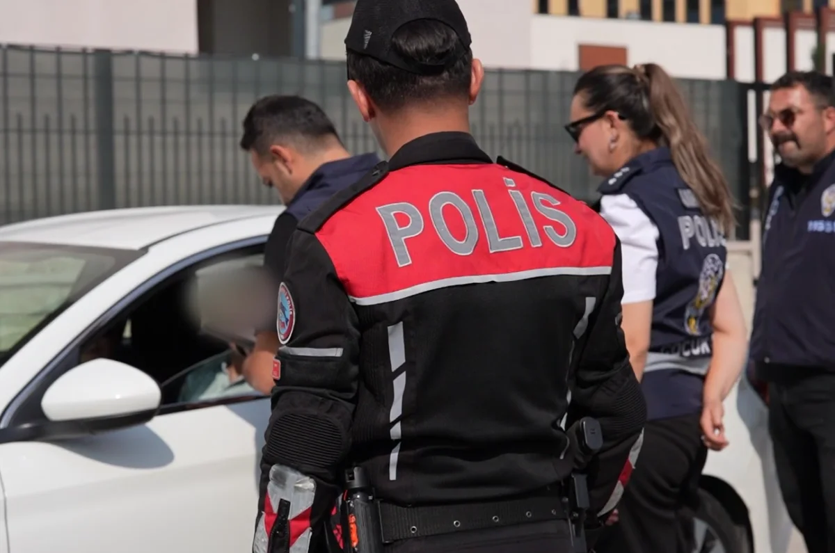 Ankara'da okul çevrelerinde geniş kapsamlı denetim: 48 aranan şahıs yakalandı