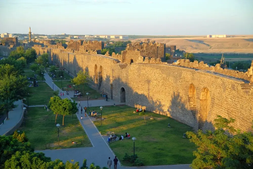 Diyarbakır Kalesi ve Hevsel Bahçeleri, medeniyetlerin izlerini taşıyor