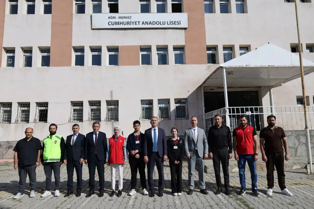 Ağrı Valisi Bozkurt’tan okullarda güvenlik ve temizlik incelemesi