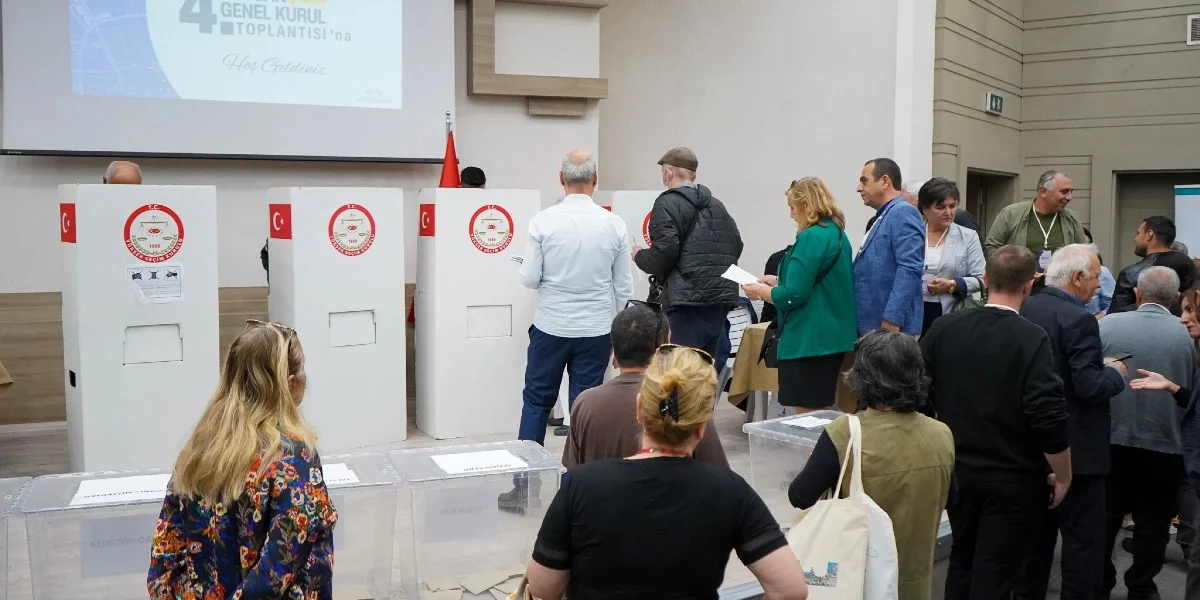 Bornova Kent Konseyinde Mengüş yeniden başkan