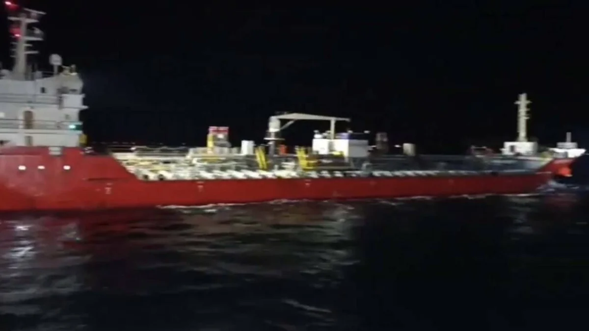 Çanakkale Boğazı'nda arızalanan gemi emniyetli bölgeye çekildi