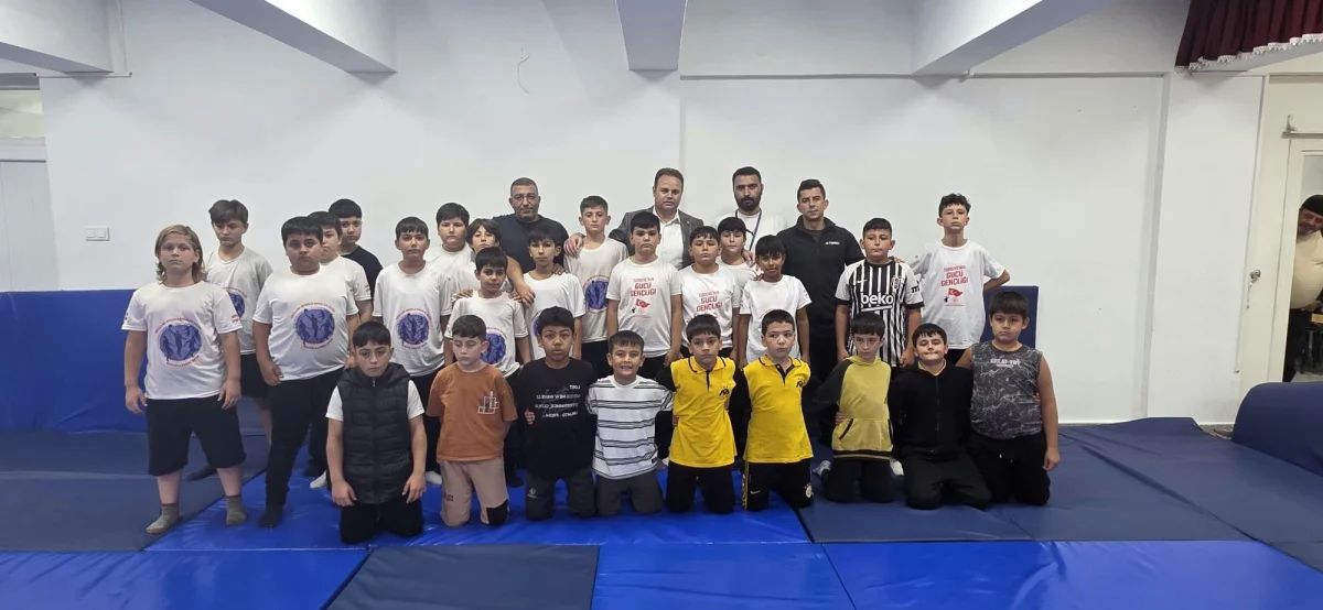 Kırıkkale'de öğrenciler güreşle spora kazandırılıyor